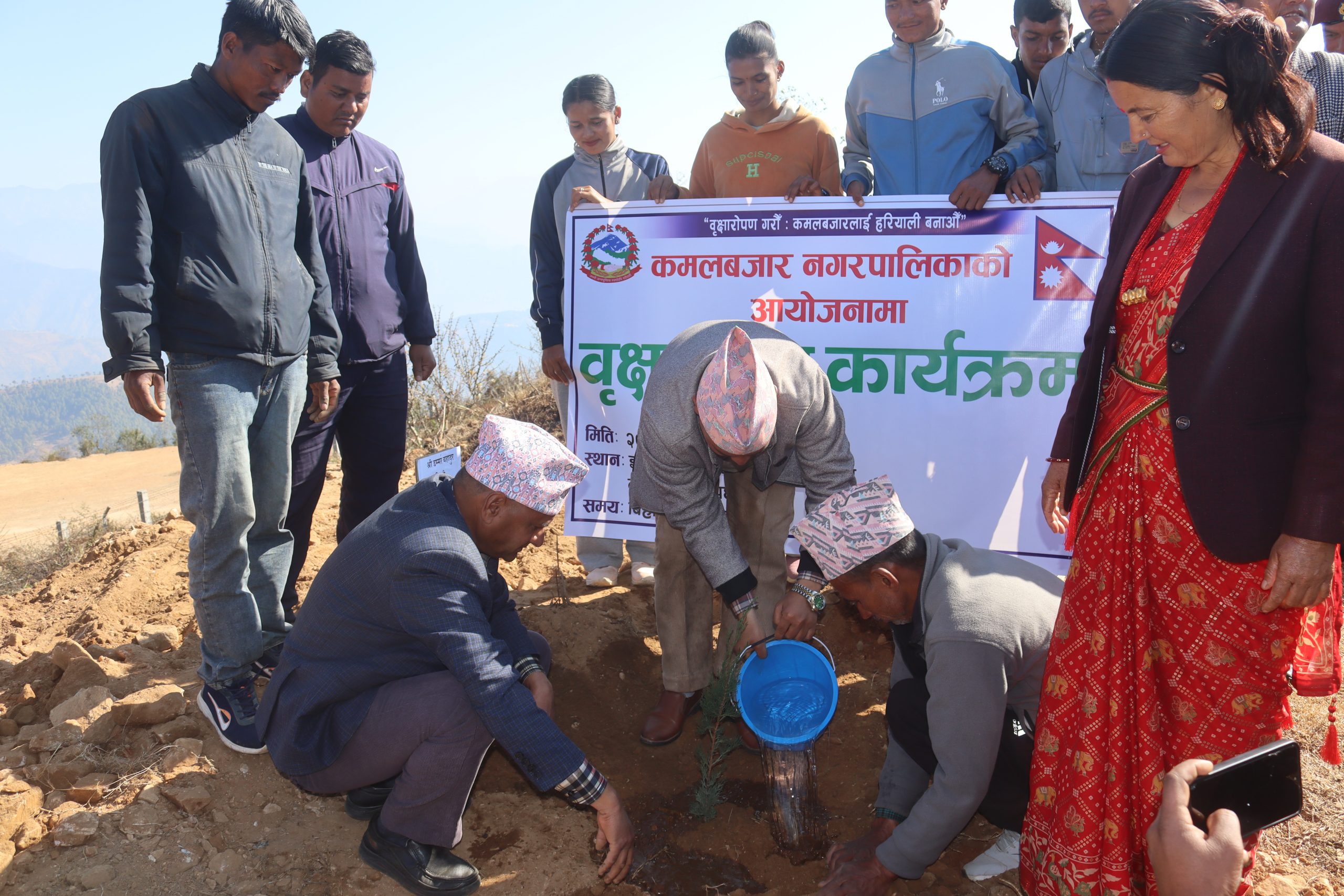 ईलाका प्रहरी कार्यालय कमलबजारकाे प्राङगण परिसरमा वृक्षारोपण (फोटो फिचर सहित)