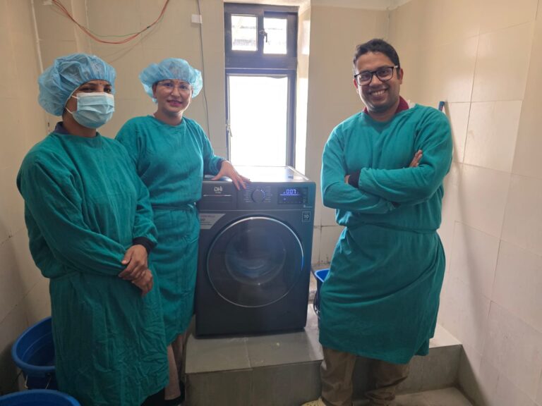 रोटरी क्लब ग्रिनल्याण्डद्वारा बयालपाटा प्रादेशिक अस्पताललाई वासिङ मेसिन सहयोग