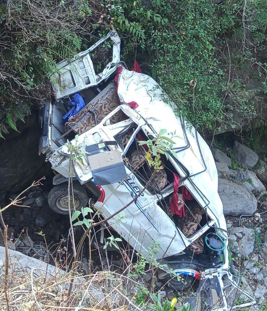 सडक दुर्घटनामा परि ३ जना घाइते