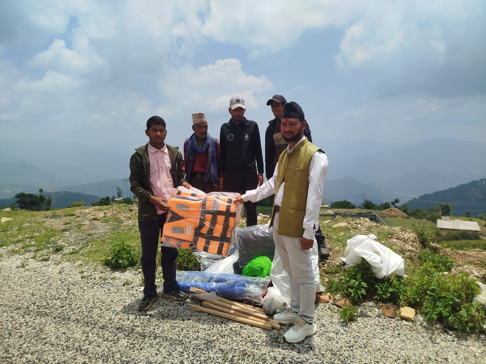 वडा विपद् व्यवस्थापन समितिलाई सामग्री सहयोग